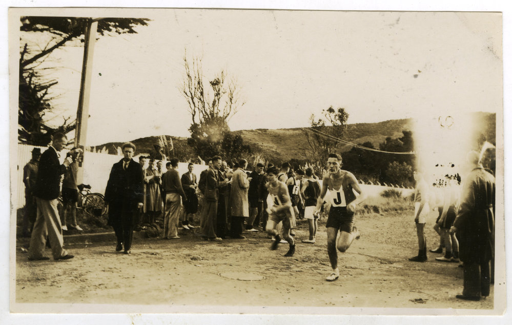 Graeme Kirk, John Oborn and Bill Bate racing in the Shaw Baton Relay, 1947 - Presbyterian Harrier Club, Wellington