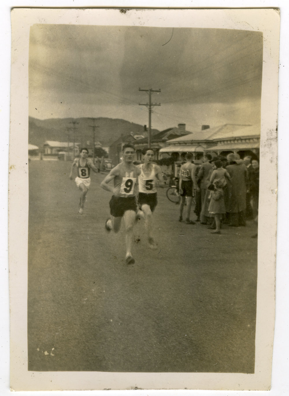 "Holmes Miller finishing strongly in Senior Dorne Cup Race, 1951," Presbyterian Harrier Club - Wellington