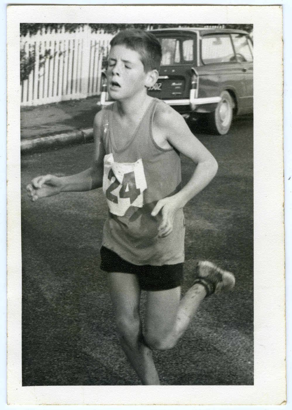 "Help! Where's my stretcher?" Chris Wiley, Presbyterian Harrier Club - Wellington