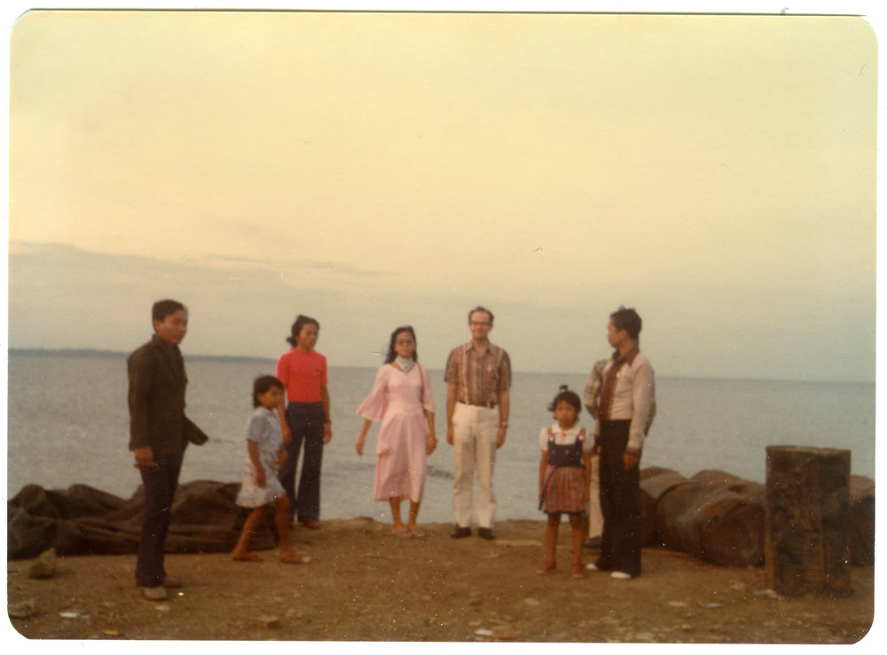 Group at the Harbour Bridge at Bajoe
