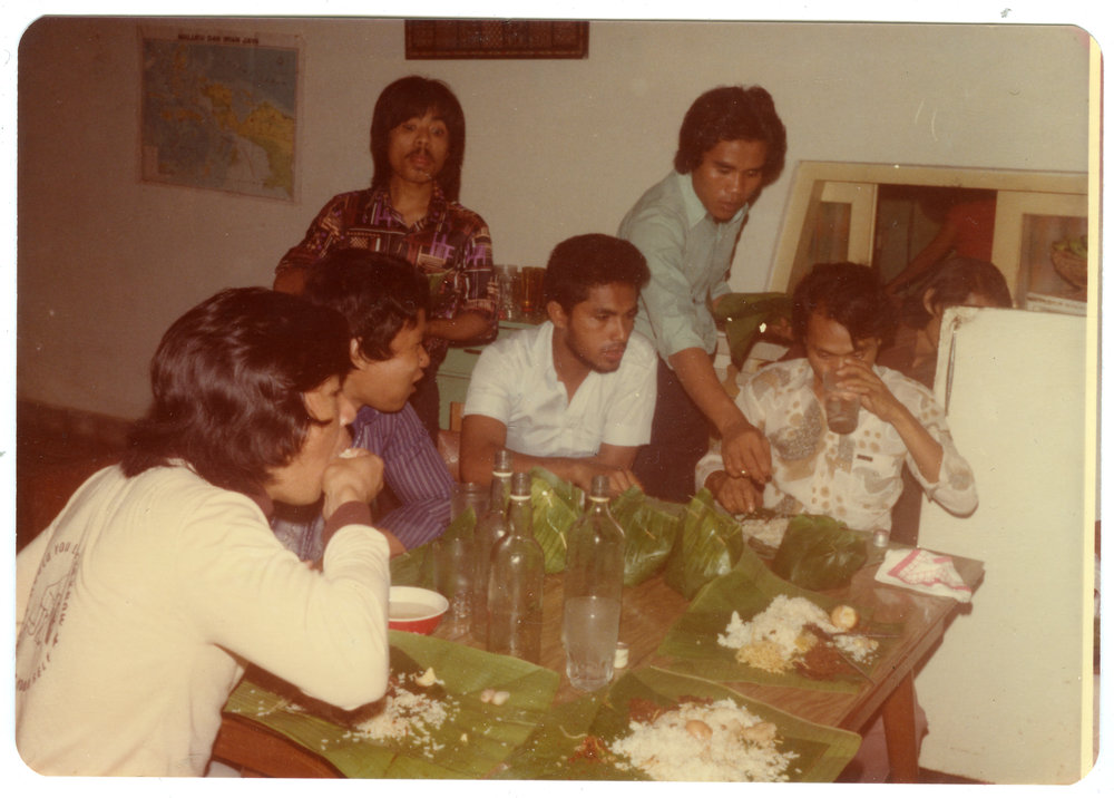 Students of Tingkat 4, Having Meal at  Robert Patterson's House