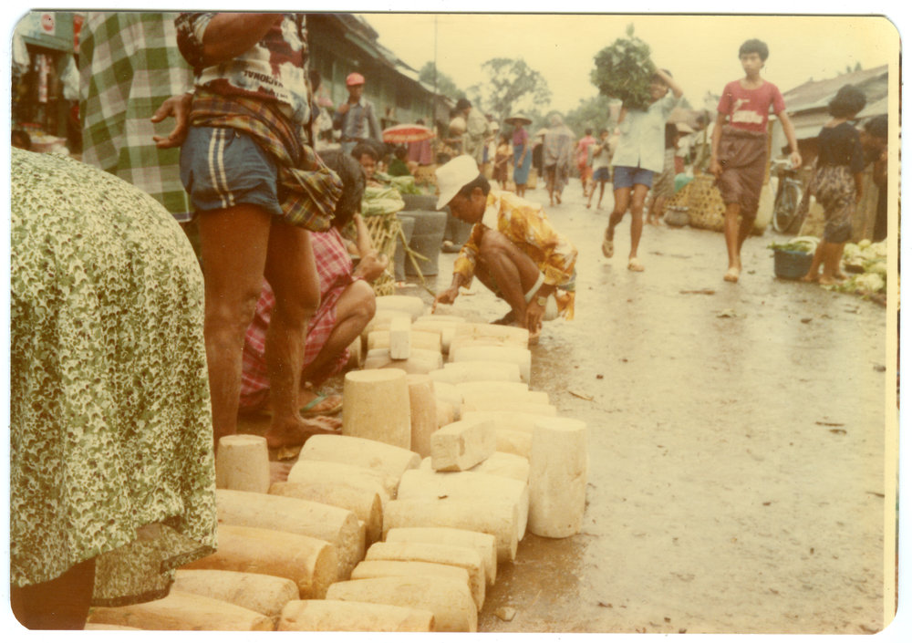 Stall for "batu asah", Grindstones at the Rantepao Market