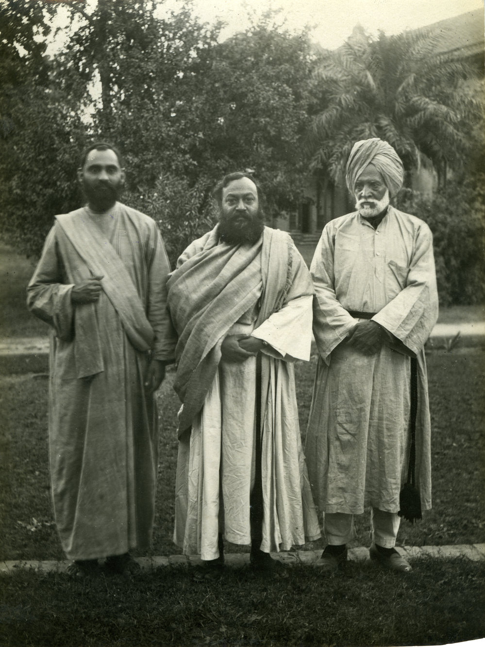 Sadhu Sundar Singh &amp; 2 Friends.