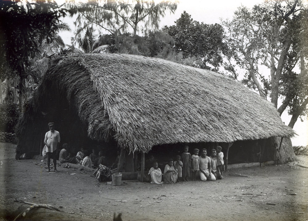 Mens' cooking house (Farea) on Nguna