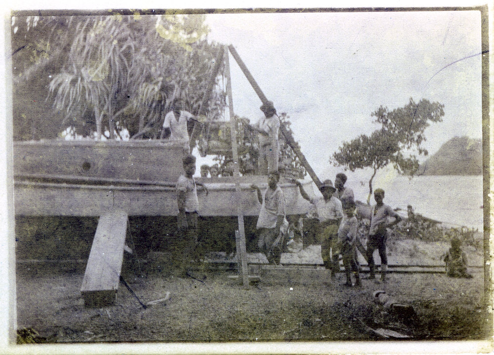 Fitting a new engine in the launch, Nguna