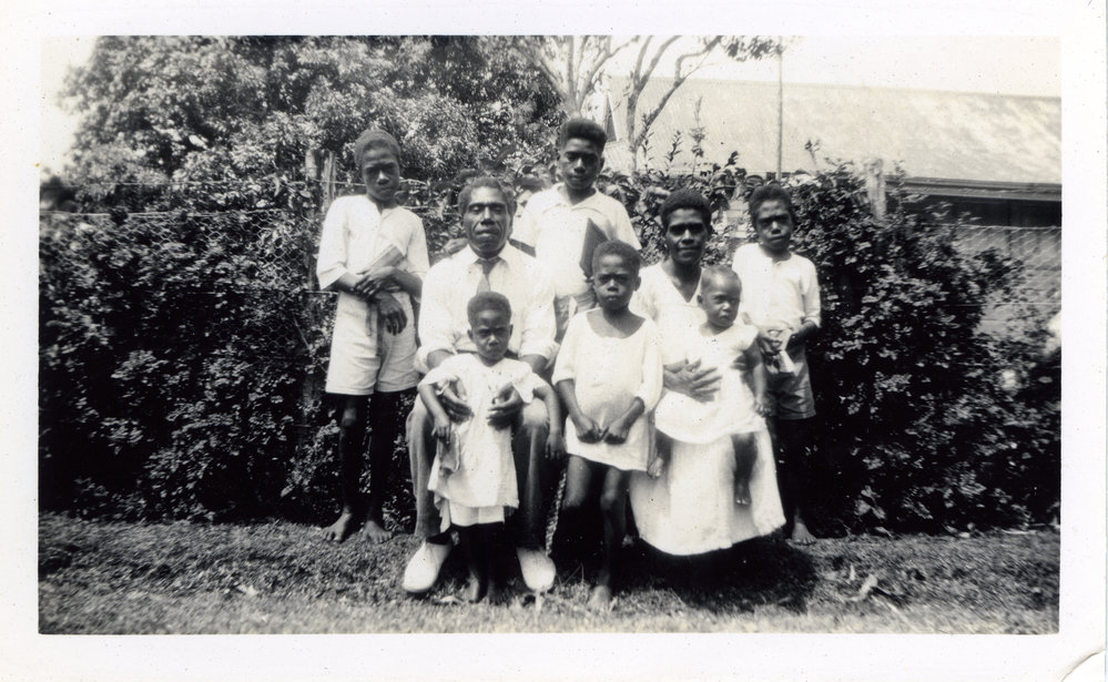 Robert Manamena and family, Nguna