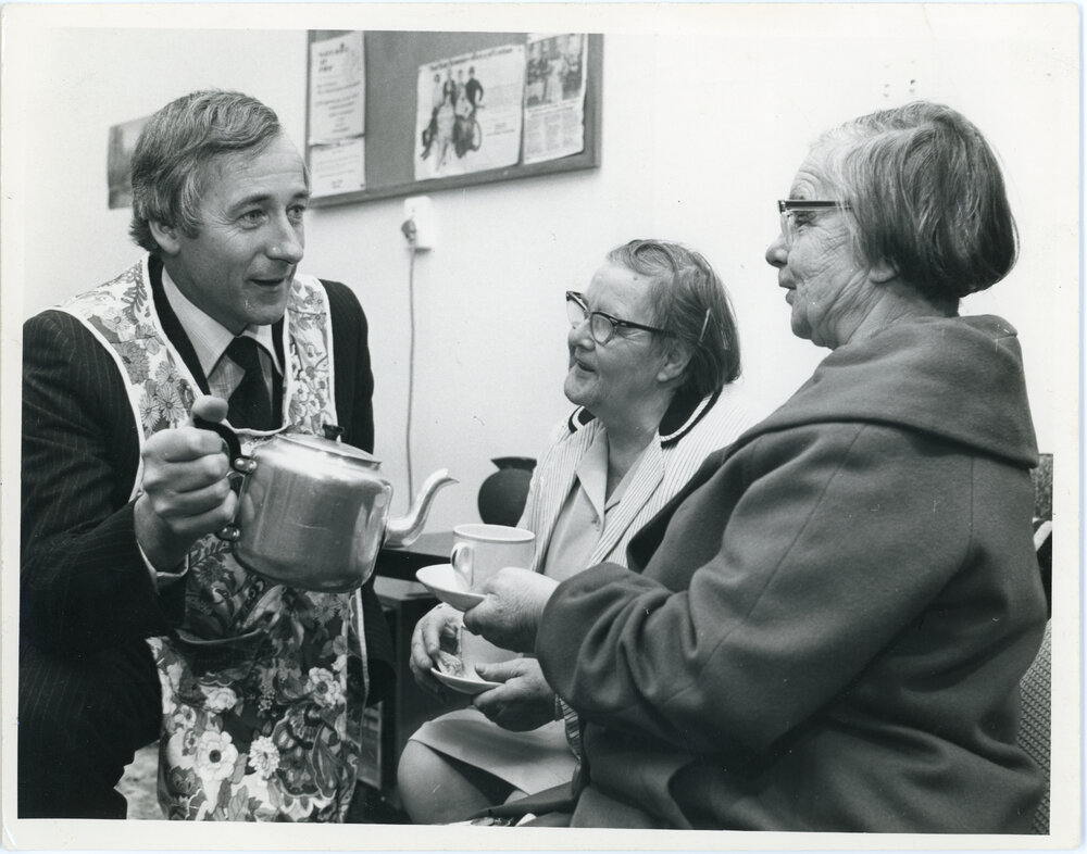 Mayor of Wellington serving tea at PSSA Community Lounge, Wellington