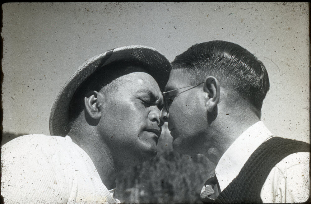 Hongi [Māori greeting]