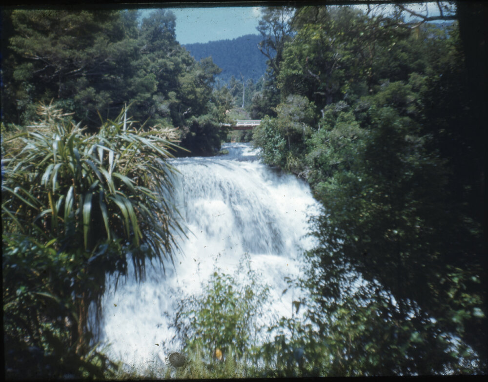 Roaring Aniwaniwa Falls