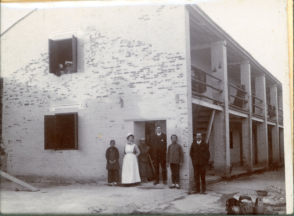 Hospital wards &amp; staff at Ko Tong