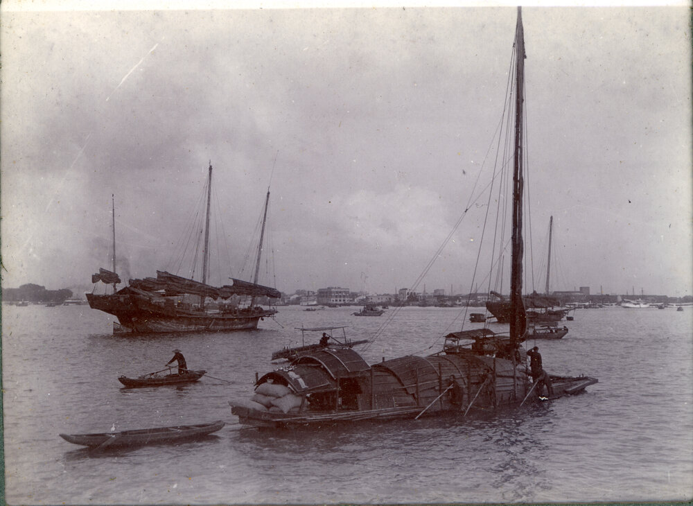 A travelling sampan
