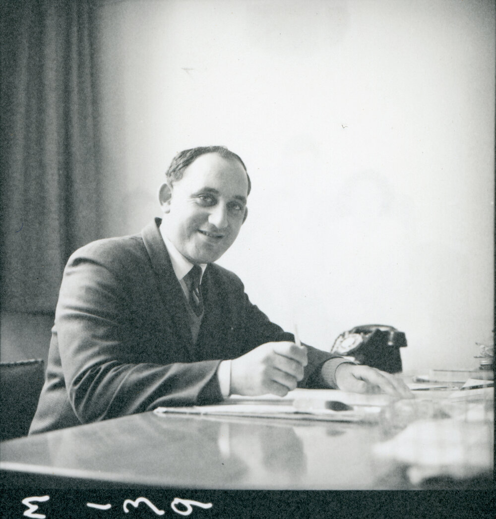 Mr Peter Gordon