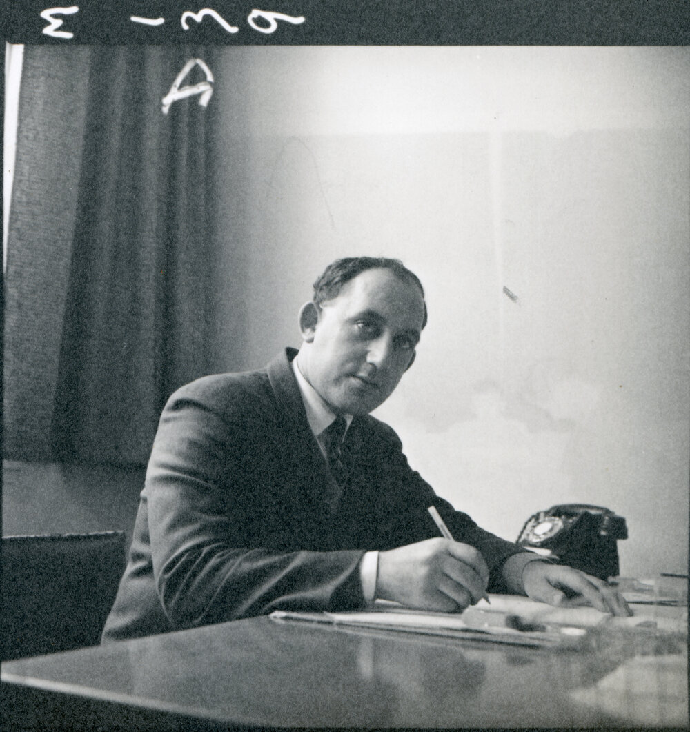 Mr. Peter Gordon