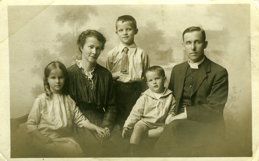 Rev. William Mawson And Family, 1916