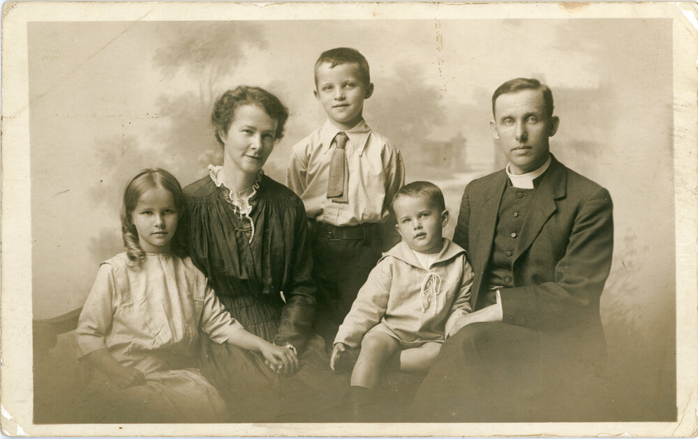 Rev. William Mawson And Family, 1916