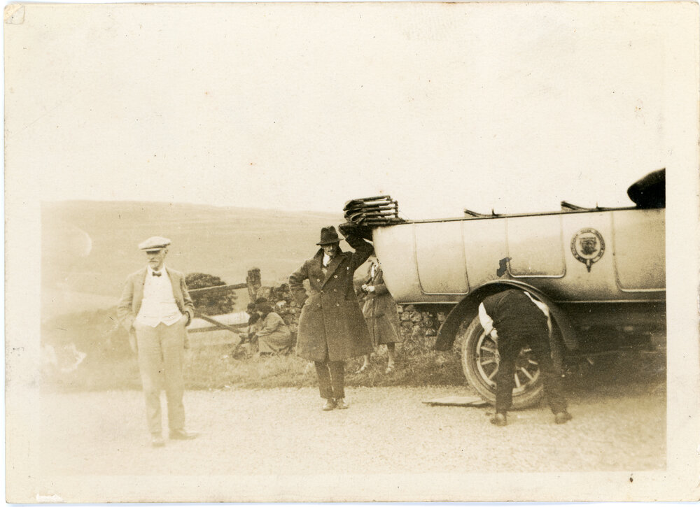 A Rest By The Way Side With The Charabanc 