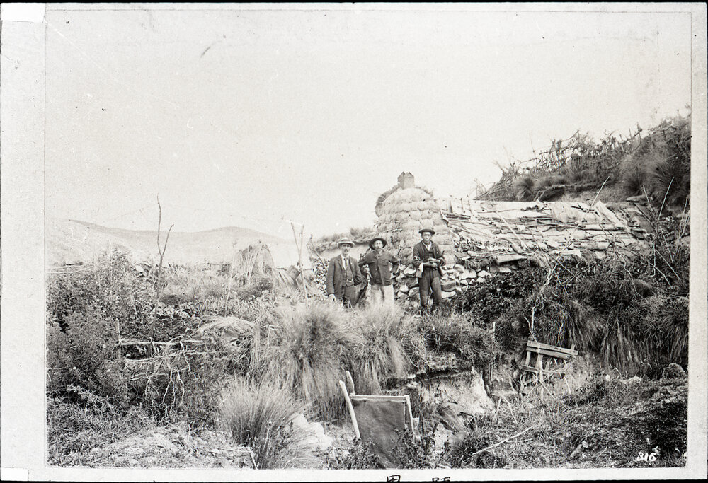 G.H. McNeur With Two Chinese Miners At Little Kyeburn