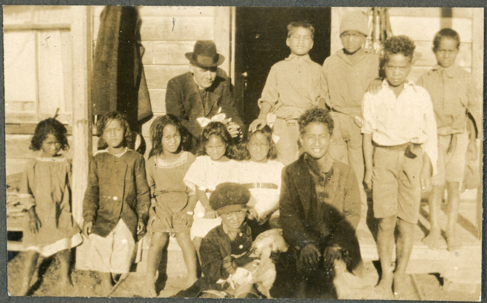 Rev J A Asher &amp; Children At Waiohau