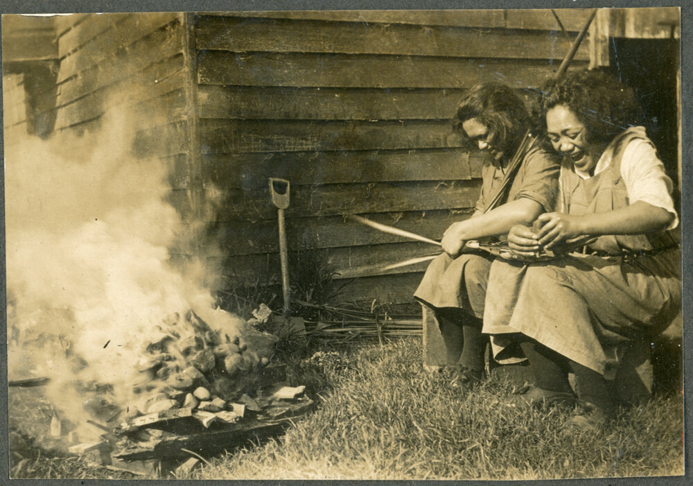 Weaving Flax To Carry (?) Hot Stones