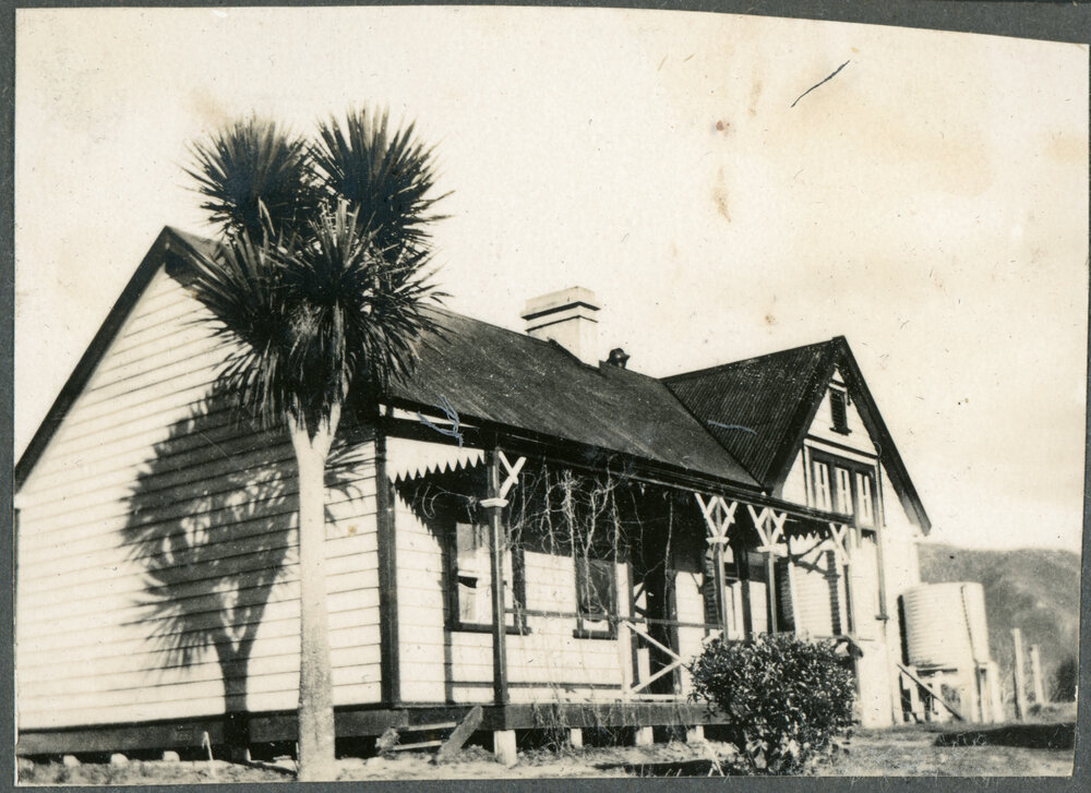 House &amp; School At Te Whaiti