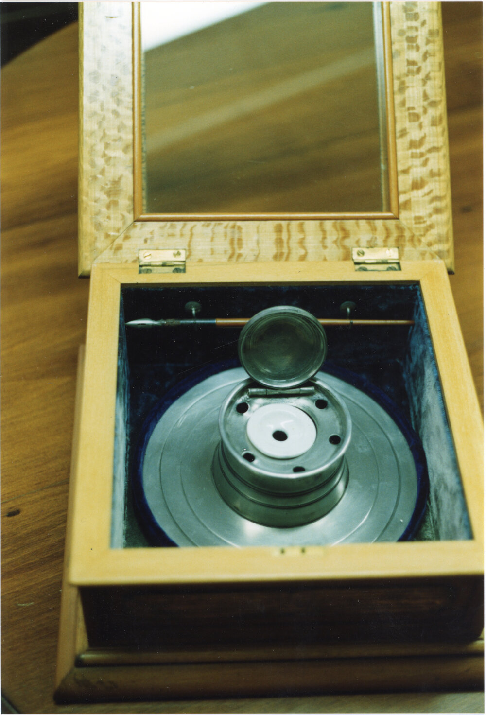 Union inkwell and pen