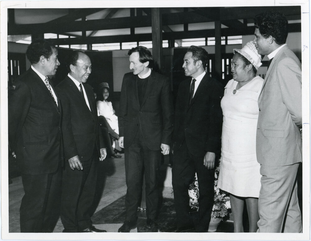 Rev Bichan talking with members of the PIC