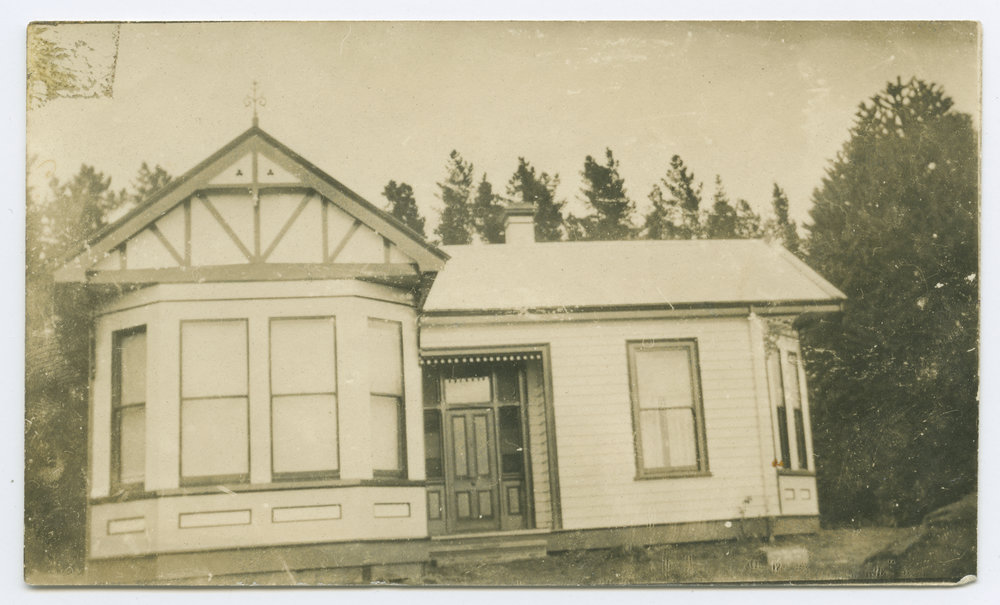 First Isla Bank manse