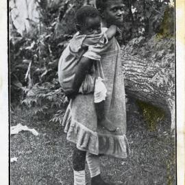 One patient carrying another, Nguna