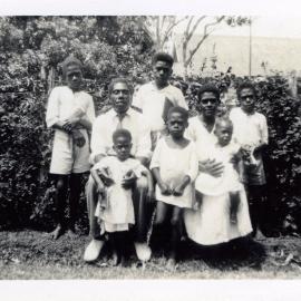Robert Manamena and family, Nguna