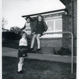 Three unknown girls, Taumata, Glendining Home 1969