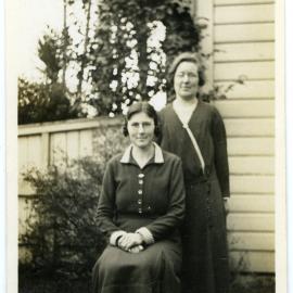 Miss Bell Thompson and Miss E L Saunders in a garden