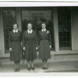 Miss Daisy Dempsey and students