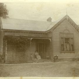 Reefton Manse and Manse Family.