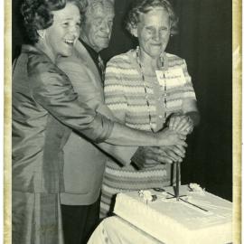 Cutting the jubilee cake, Miramar Presbyterian Church