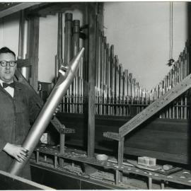 Installation of organ, St. Andrew's, Wellington