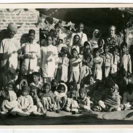 Unidentified school group at Nahar, 1949