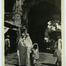 Veiled women, Lahore