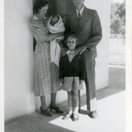 Mr G.T. & Mrs J.L.Gray & Children.