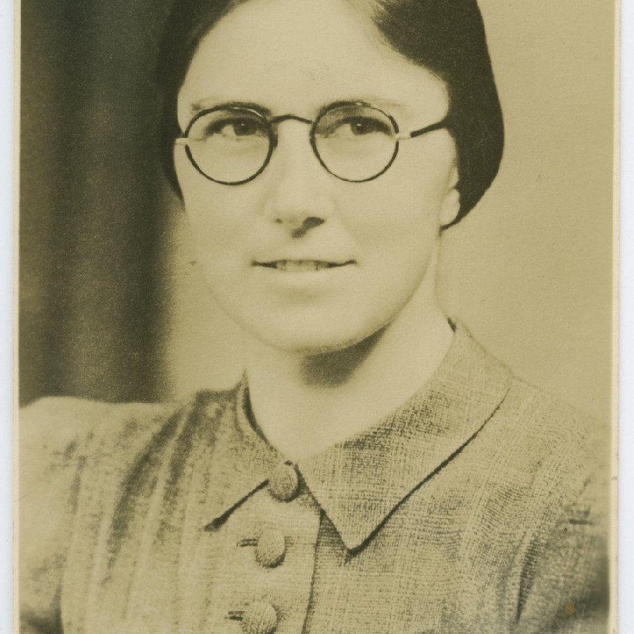 Saunders, Lorraine