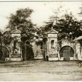 Entrance gates, New Zealand hospital, Oaklands Park
