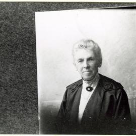 Grannie Saunders, portrait