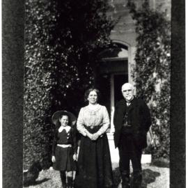 Lilla Ellett, Bella Wilkie and James Wilkie in the garden, 1912