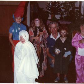 Angela Benge, Anna Campbell, Neville Harris and unknown children