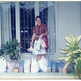 Kathryn McDaniel with food parcels, Thailand, 1990