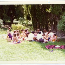 Cromwell Church garden picnic 
