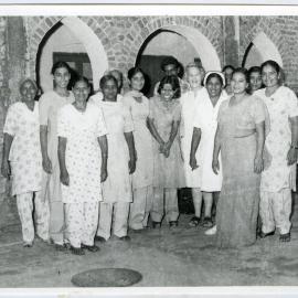 Group photograph of Beryl Howie standing with unidentified patients, Ludhiana