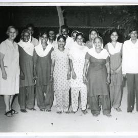 Beryl Howie and a group of unidentified Indian women and men