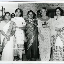 Beryl Howie stands with unidentified Indian women, Christian Medical College Hospital, Ludhiana