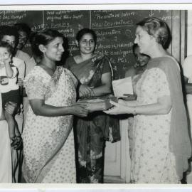 Beryl Howie receiving a gift from an unidentified Indian woman, Christian Medical College and Hospital, Ludhiana