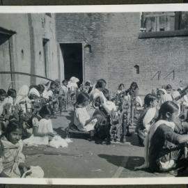 Large group of unidentified young women spin cotton, Jagadhri Girls' School, 1941